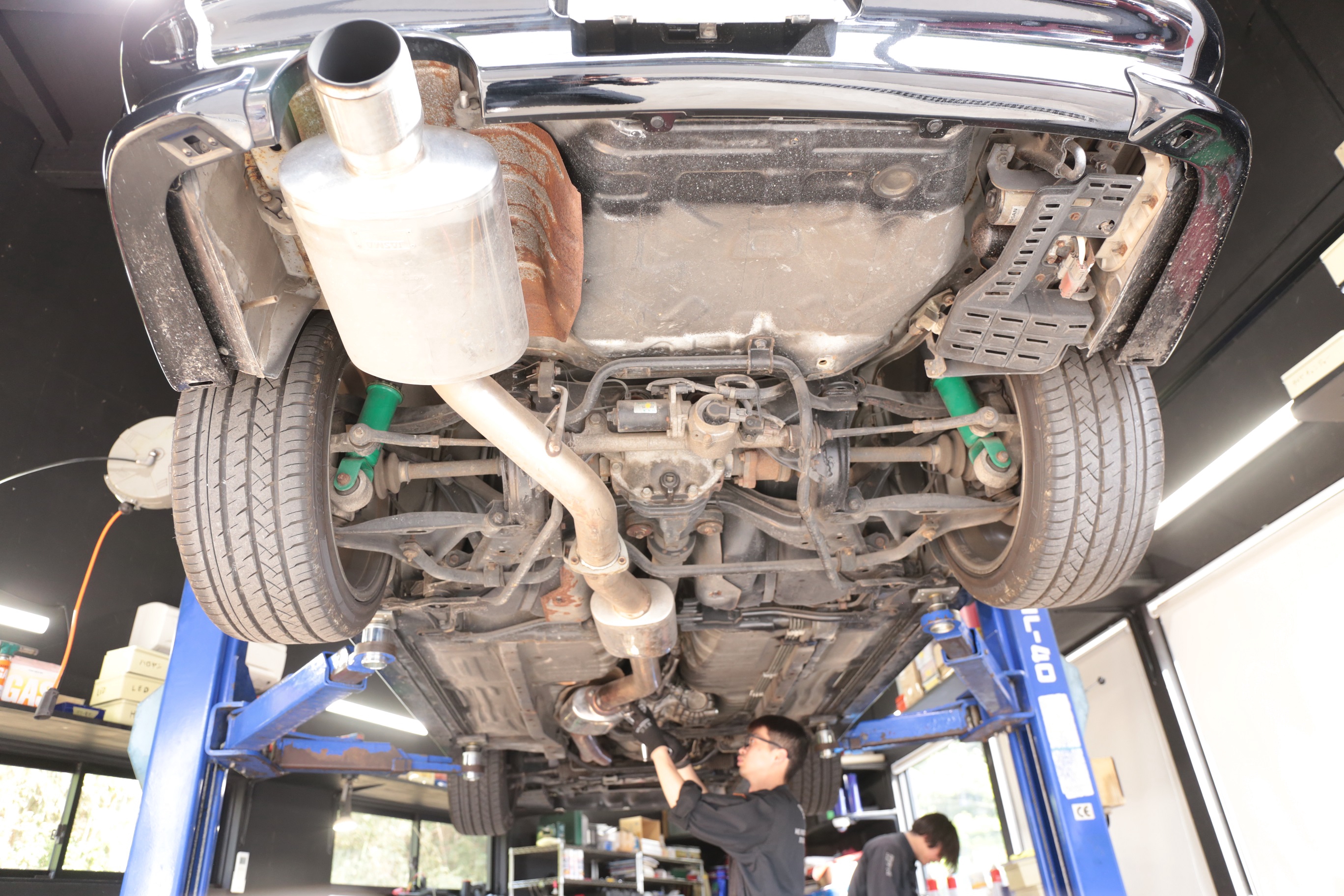 NISSAN スカイラインGT-R BCNR33 社外マフラー交換 社外キャタライザー