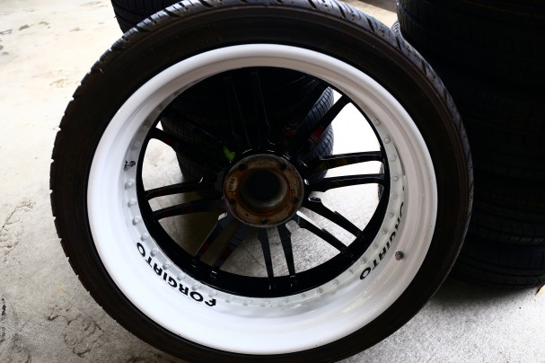 ホイール ペイント 塗りわけ ロゴ抜き | 高崎で輸入車修理 中古車売買 