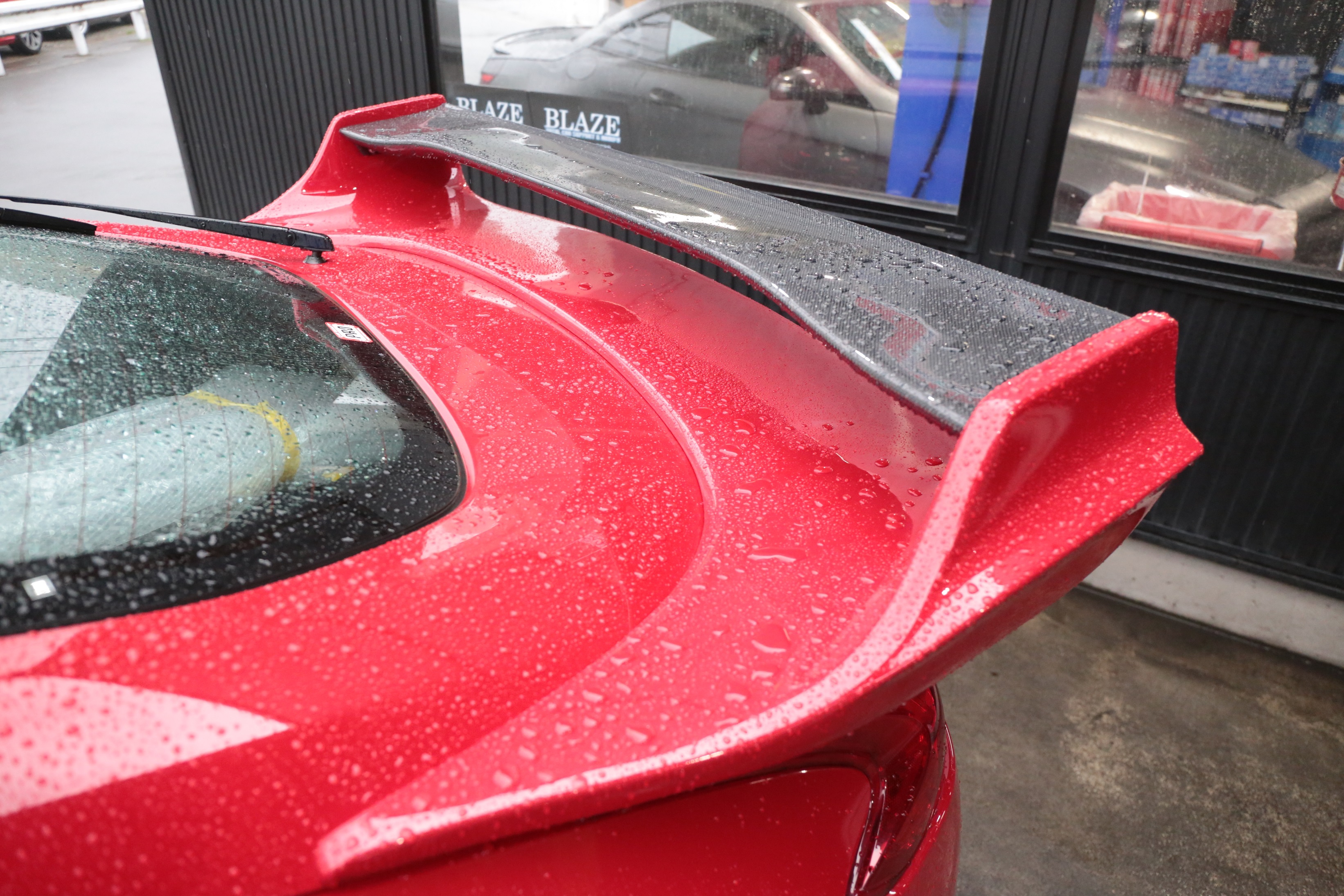 VeilSide 赤 エアロパーツ 横幕イズムが今年も炸裂！ヴェイルサイド渾身のコンプリート新型