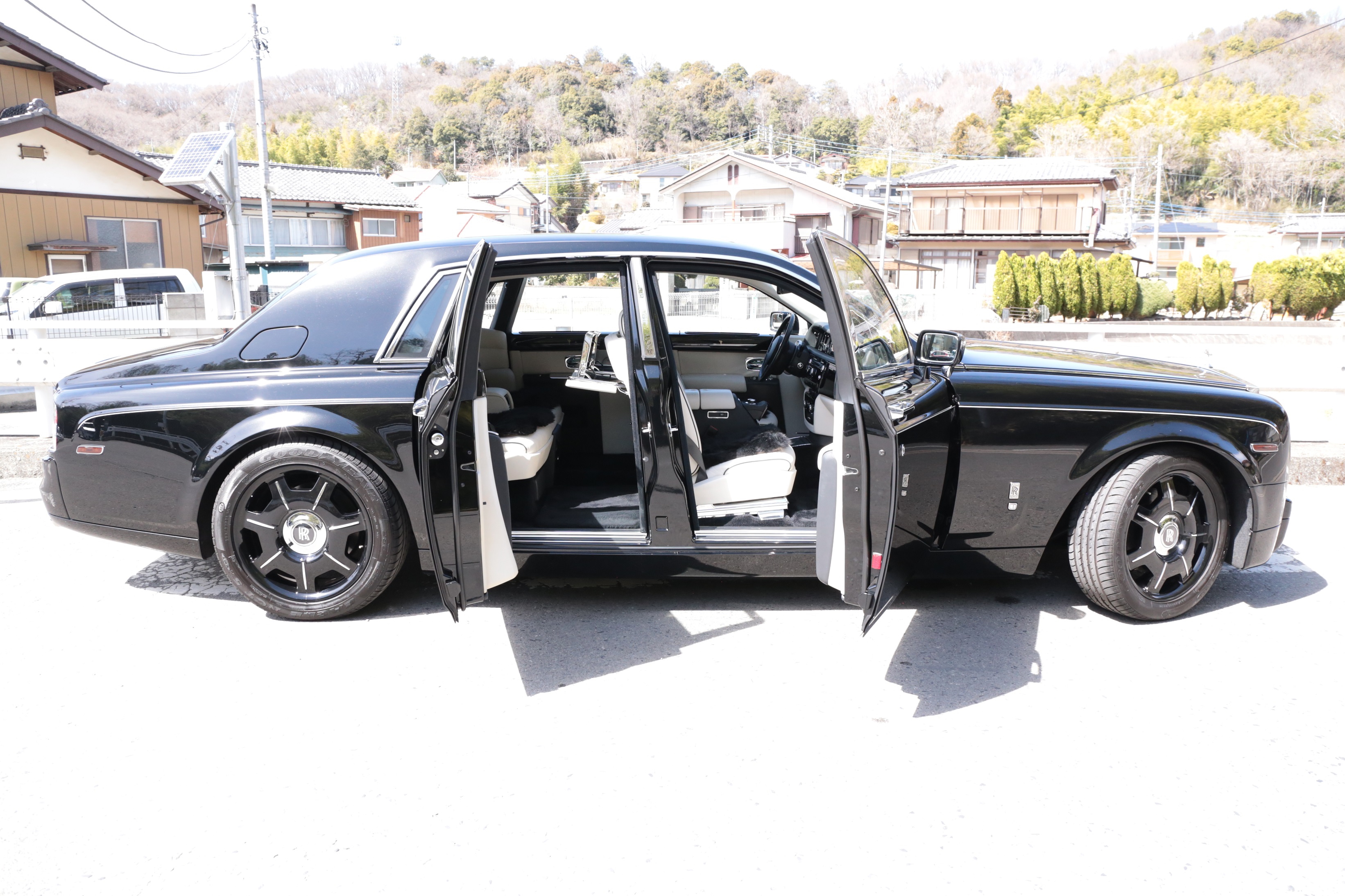 ロールスロイス ファントム SWB V12 6.75L 2007モデル 走行