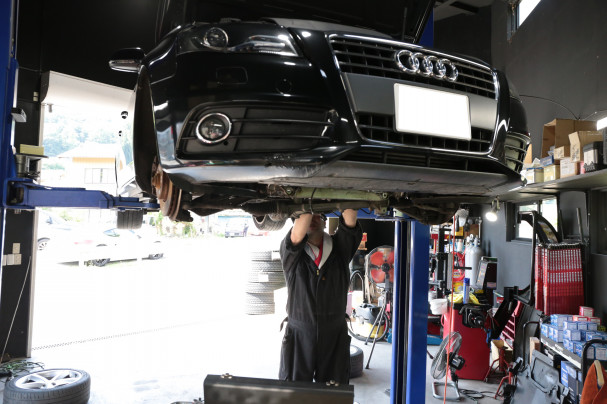 アウディ アバント オイル漏れ オイルパンから パッキン交換 シーリング 高崎で輸入車 中古車売買 コーディングならblaze ブレイズ へ Blaze Total Car Support Modify In Takasaki Gunma