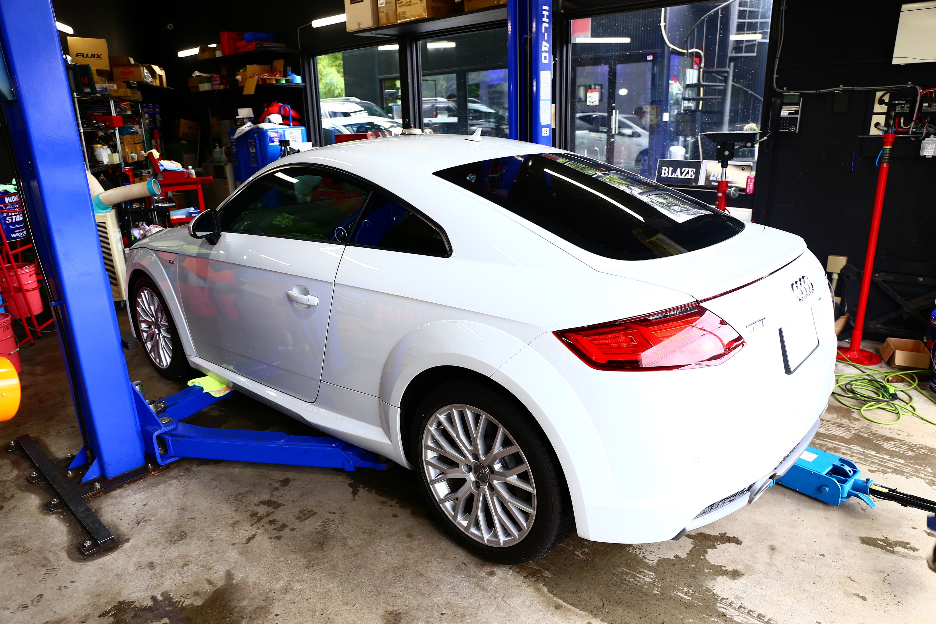 送料込み！アウディTTS純正18インチ4本 ガリ傷、塗装剥れ有り CAP付 送料込み！アウディTTS純正18インチ4本 ガリ傷、塗装剥れ有り CAP