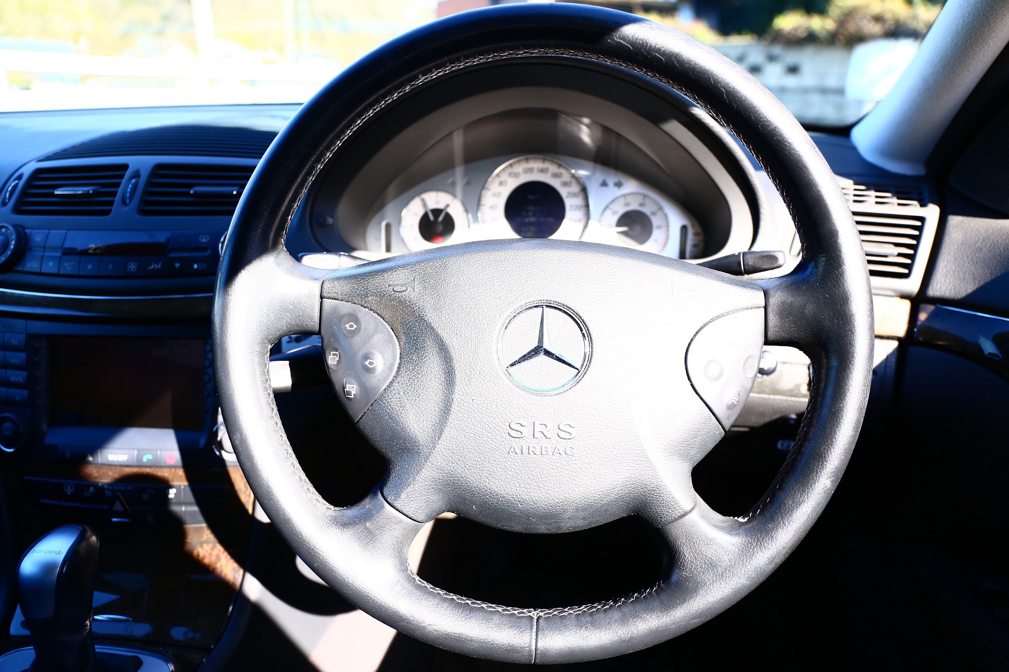 メルセデスベンツ E320 アバンギャルド W211 入荷しました