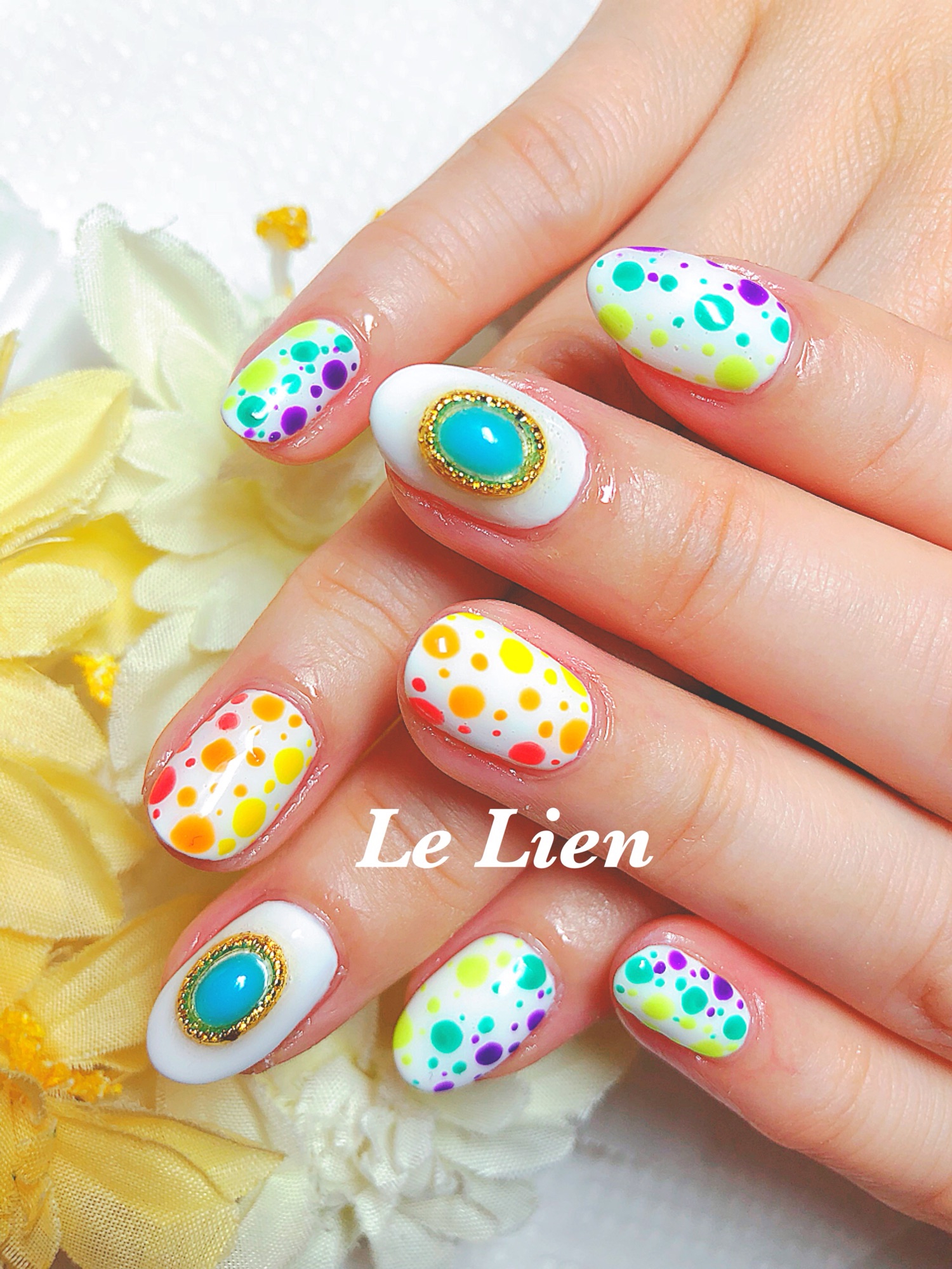 カラフルドットネイル💅🏼 | Le Lien