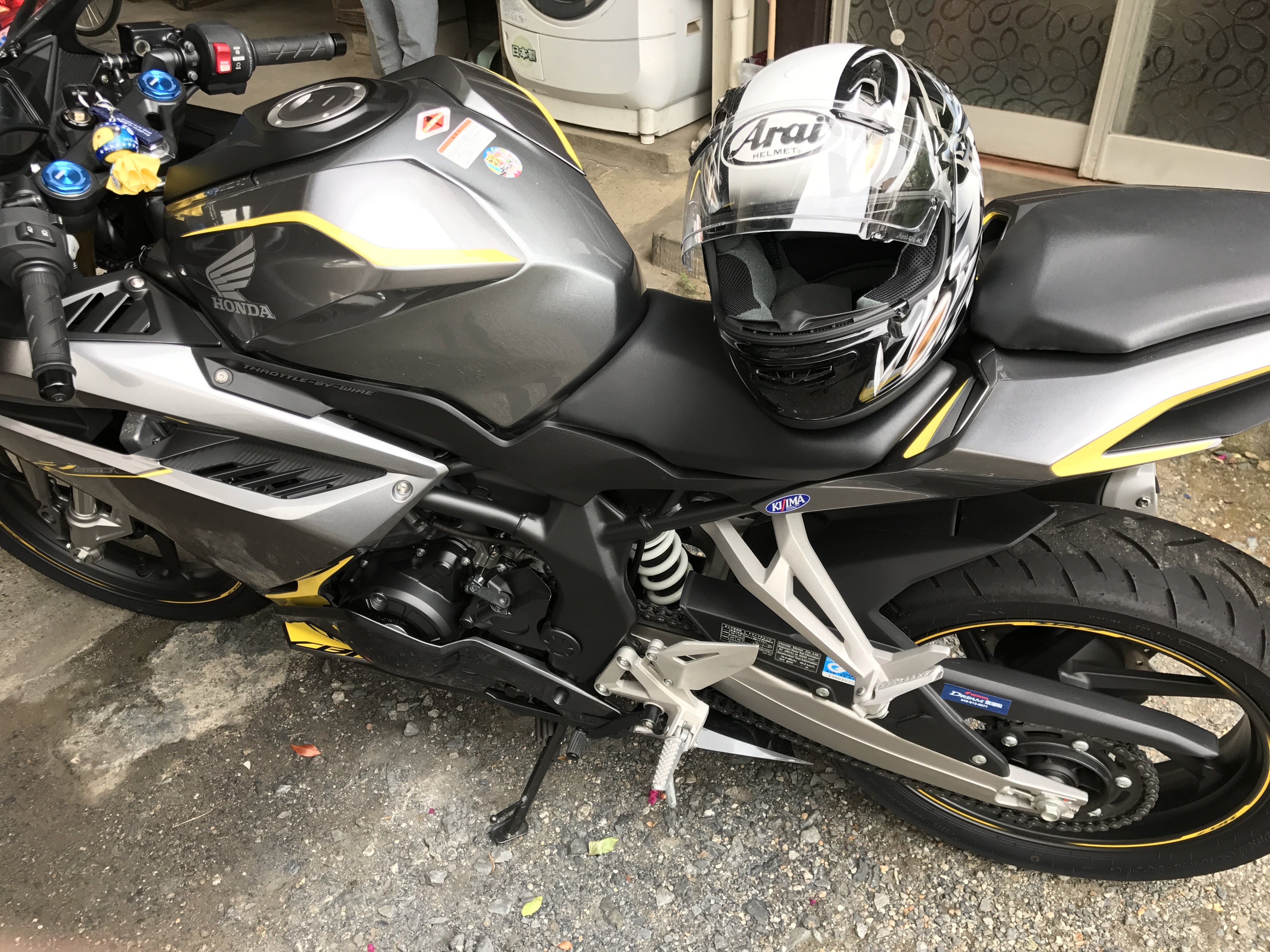 ヘルメットロック取り付け～CBR250RR(MC51)～ | ゲンダマブログ