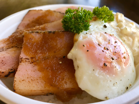 大人の厚切りベーコン丼 目玉焼きのせ 宇都宮の惣菜 弁当 からあげ まんぷく堂