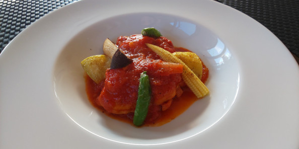 今月のおすすめランチは絶品 若鶏もも肉のトマト煮 ビストロ ブゾアン Bistro Besoin