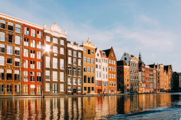 水の都 アムステルダムで有名なオランダ 長寿のお祝いは50歳から Sekai No Oiwai