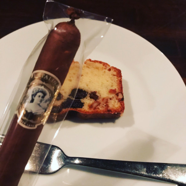 ラムレーズンケーキと葉巻 Bar Rudies 渋谷駅前にあるシガーとパイプが楽しめるシガーバー