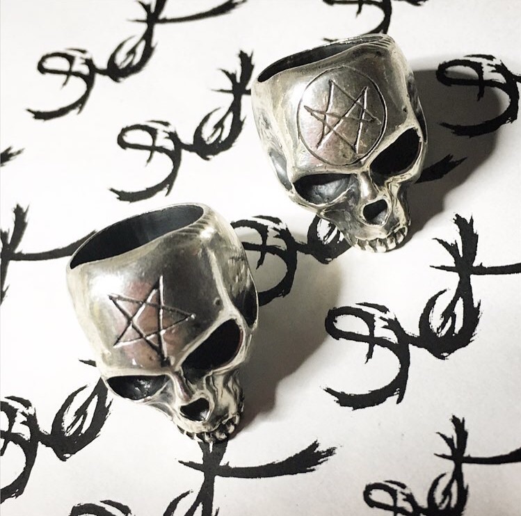 アクセサリー Tokyo human experiments half skull ring Standard skull rings | TokyoHumanExperiments