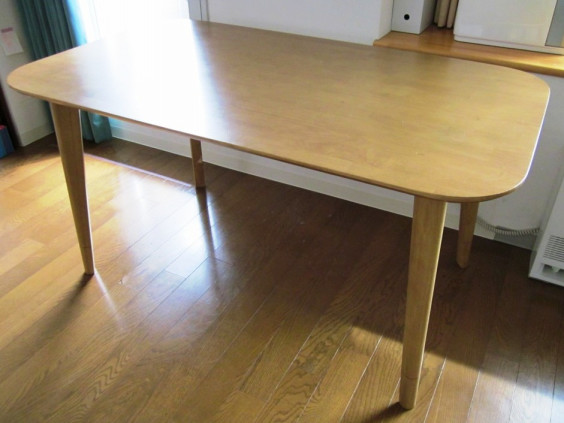 ダイニングテーブルの脚を切る タック家具サービス札幌 椅子の修理 張替 クッション交換 座り心地が悪くなったり 汚れが気になったらお気軽にご連絡下さい