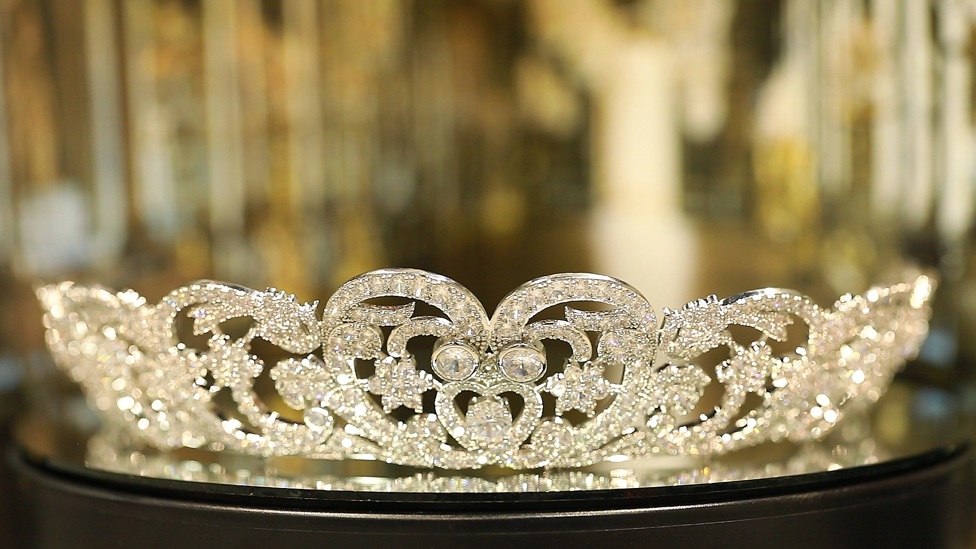 愛と美』神の樹が描く、ハートのティアラ | TARO KAMITANI