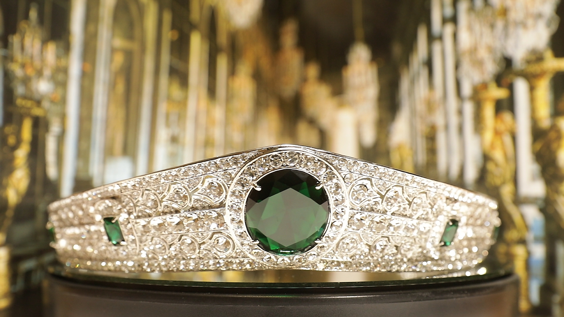 大地の精霊が宿る、エメラルドのティアラ | TARO KAMITANI