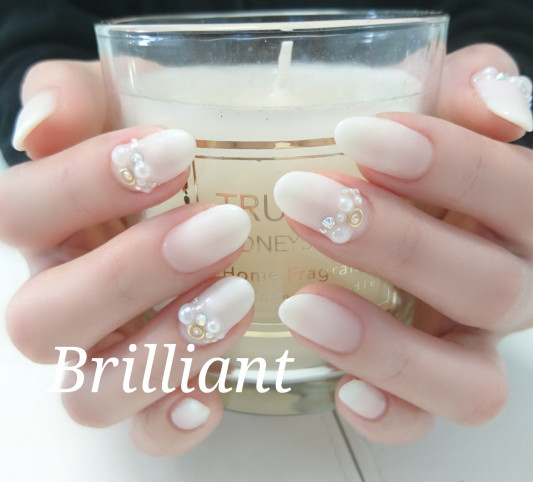 ホワイトグラデ 冬ネイル Brilliant Nail Salon