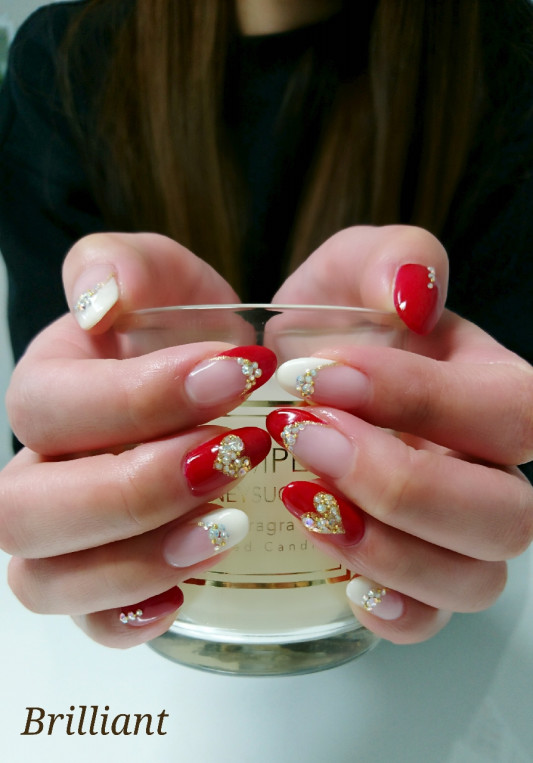 ホワイト レッドカラー ﾊｰﾄﾃﾞｻﾞｲﾝ Brilliant Nail Salon