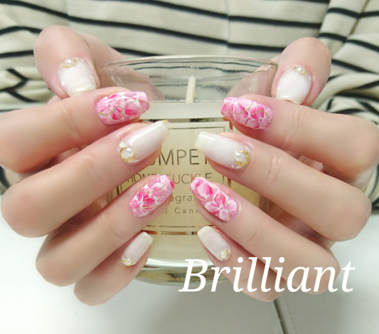 ﾋﾟﾝｸﾌﾗﾜｰｱｰﾄ ﾎﾜｲﾄﾁｰｸ 冬ネイル Brilliant Nail Salon