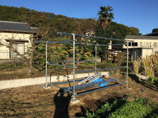 単管パイプで小屋を建てる 猫家陶房