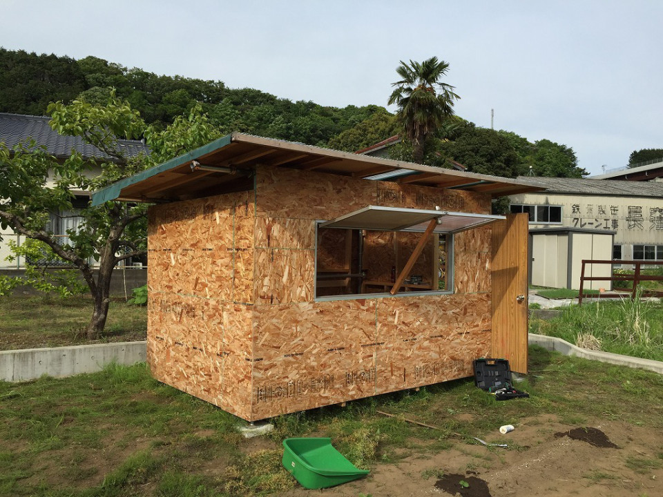 単管パイプで小屋を建てる 猫家陶房