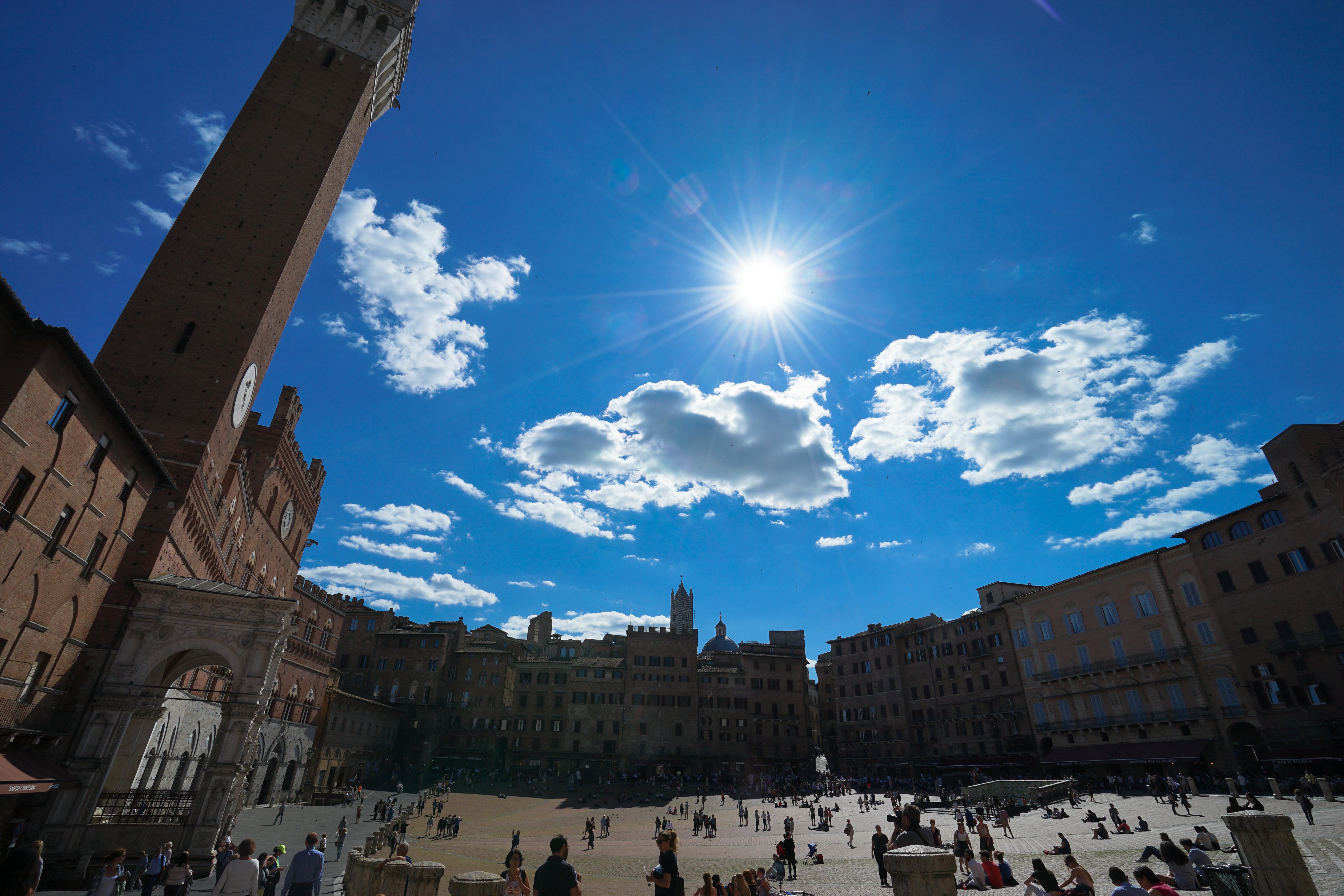 水彩画原画 シエナのカンポ広場 シエナ歴史地区（イタリア） | World