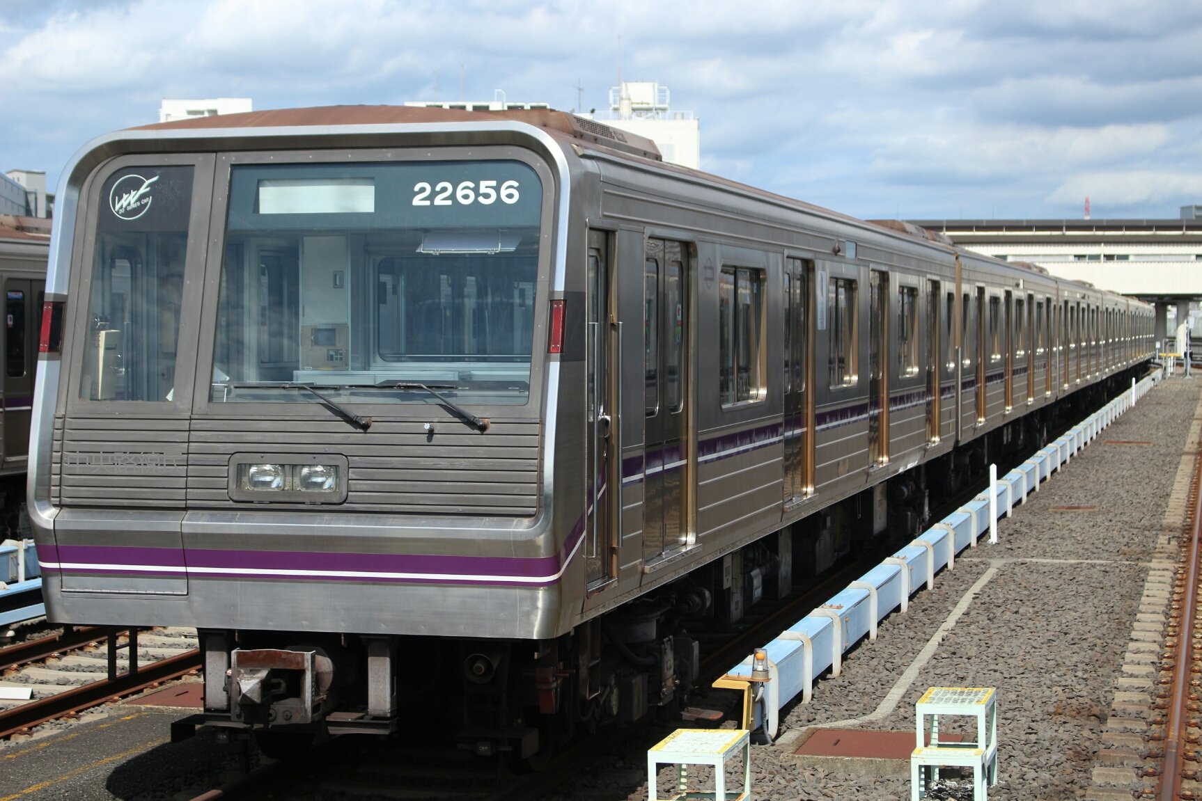 鉄橋 4線 元谷町線22606Fが四つ橋線23656Fへ | Kansai-Transport.com