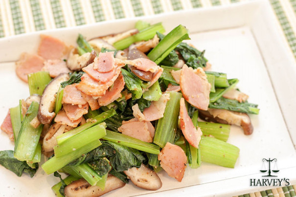小松菜としいたけとベーコンの炒め物 Harvey S Recipe