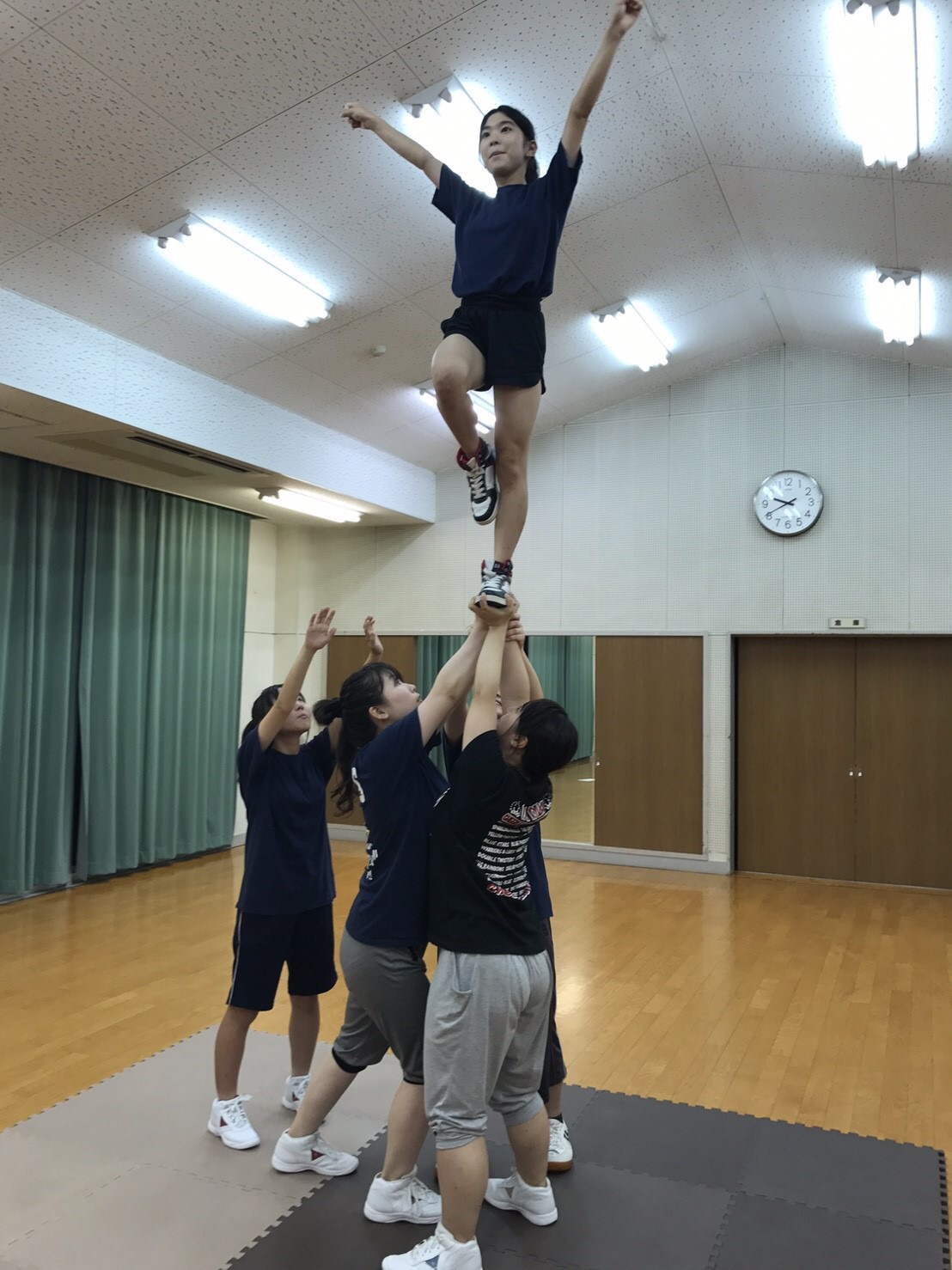 チアリーディングマット『公式よりも柔らかく練習に最適です！』