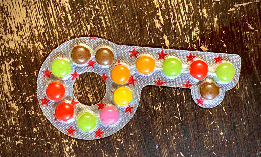 駄菓子アレンジレシピ カギつこチョコでおはじき白玉 不思議なgarage けるーむぽるん