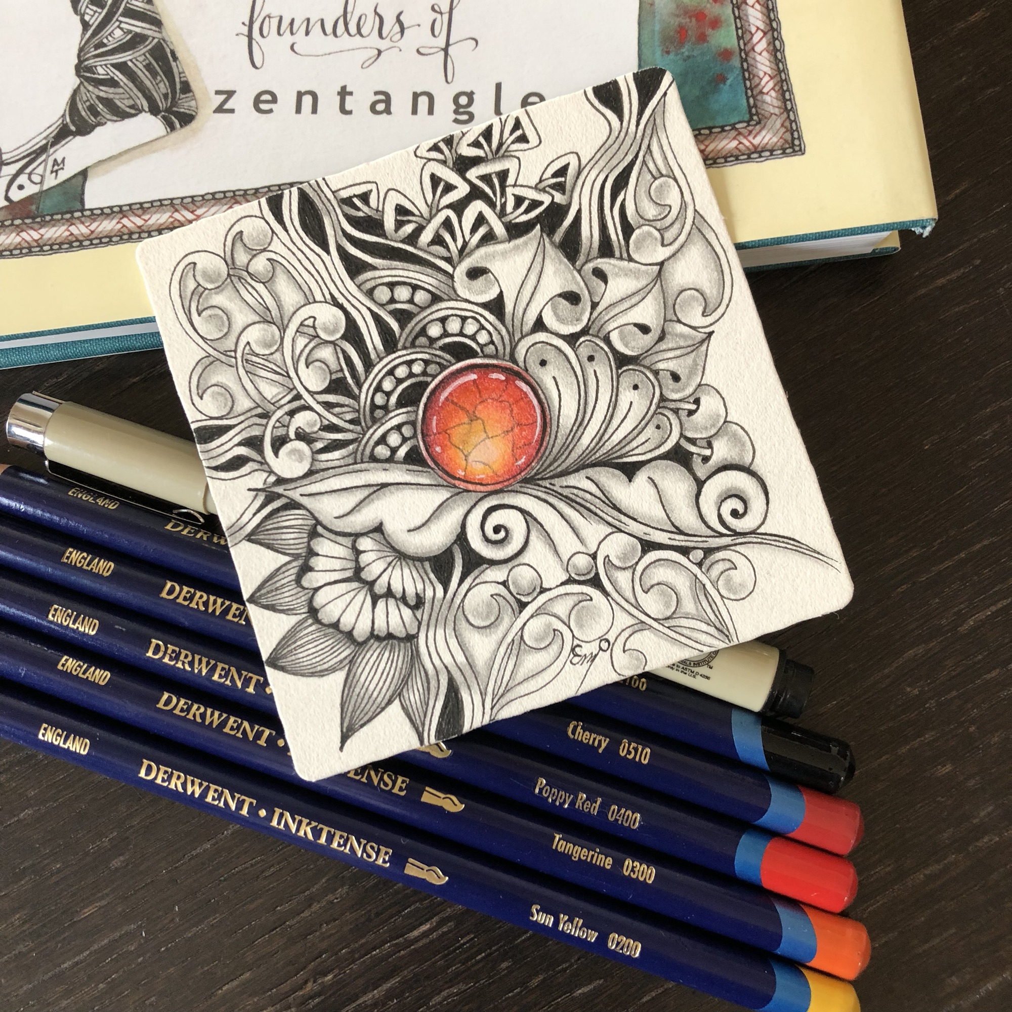 ゼンタングルとシンプルな宝石 | Emi's Tangle / Emiko Kaneko ゼンタングルとシンプルな宝石 | Emi's Tangle / Emiko Kaneko