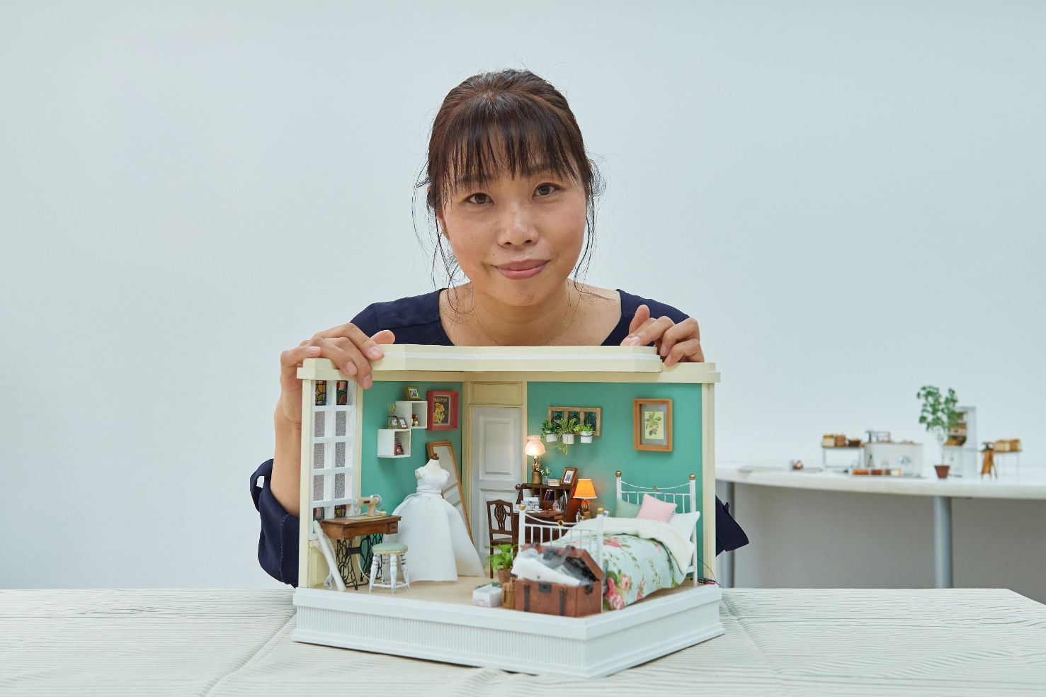 長岡京の女性アーティストが作り出す「ドールハウス」の世界を探訪