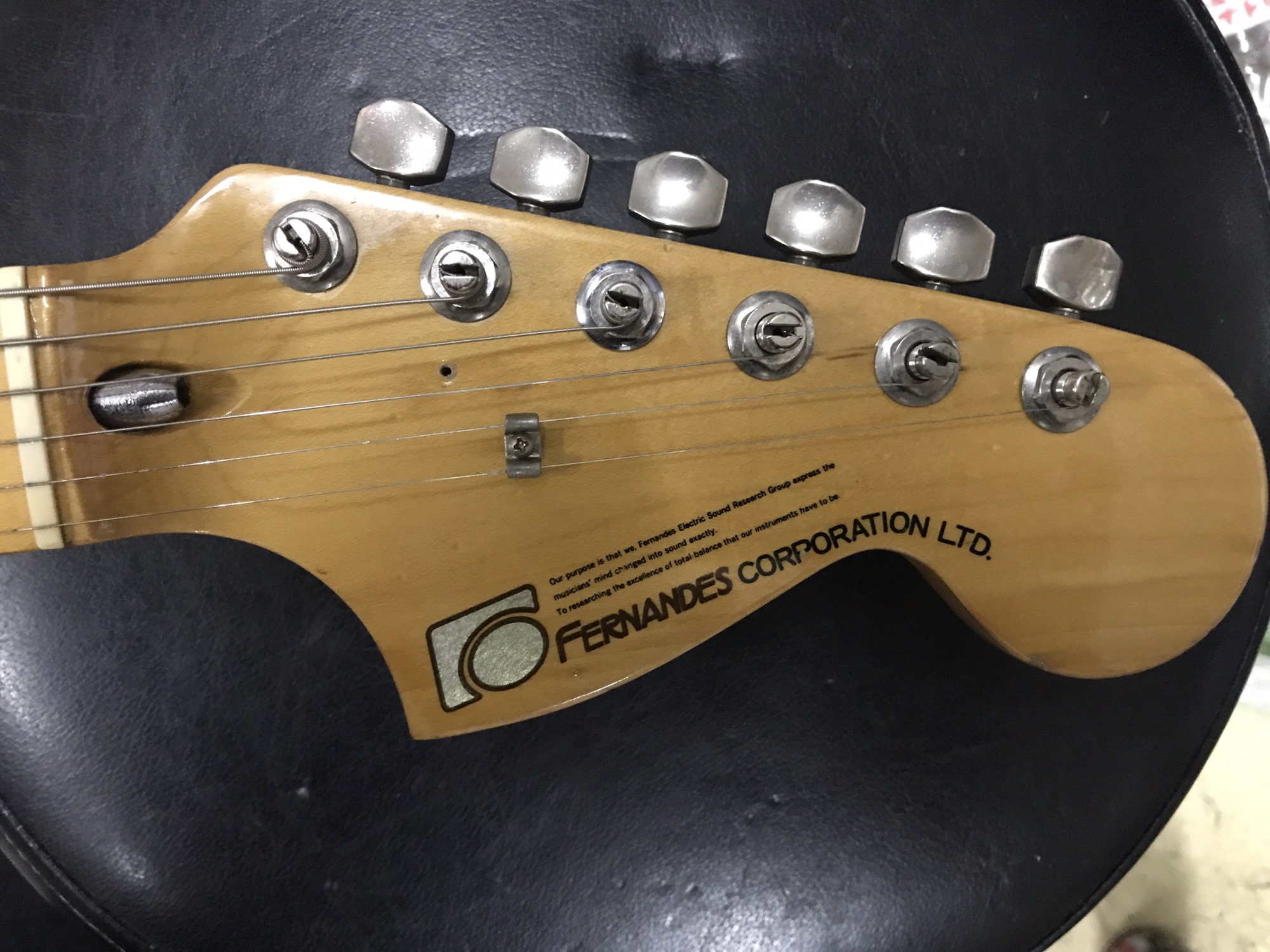 【早割】FERNANDES FST フェルナンデス 石ロゴ エレキギター サンバースト系★現状品 フェルナンデス