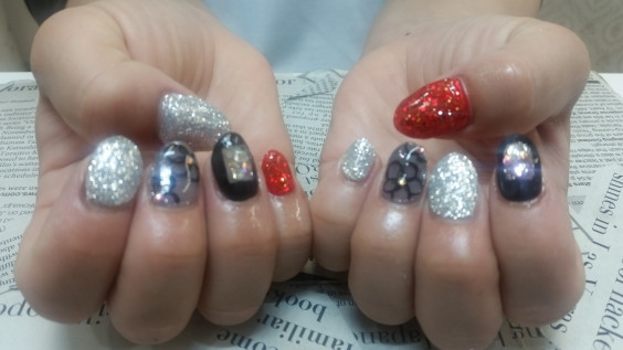 キラキラブラック レッドネイル 伊丹ネイルサロン Nail Gallery Avant アヴァン