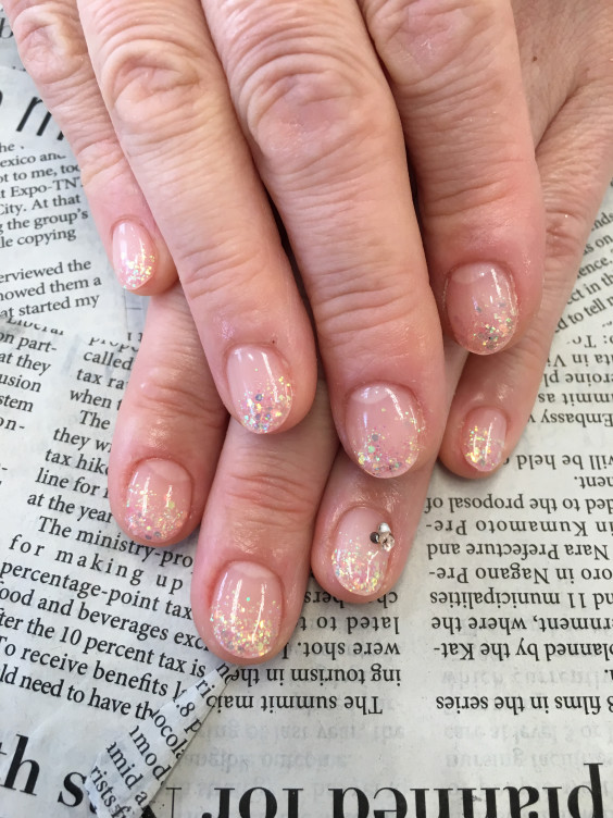 クリア系ラメグラデーション ３９９０ 伊丹ネイルサロン Nail Gallery Avant アヴァン