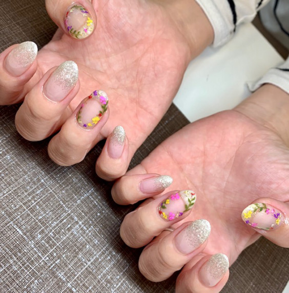 囲み押し花ネイル 伊丹ネイルサロン Nail Gallery Avant アヴァン