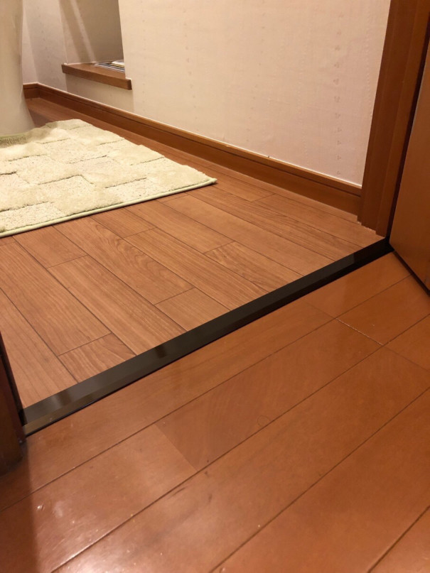 トイレの床材変更の場合は ドアの下で調整する 住まいのおせっかい家のきままなブログ