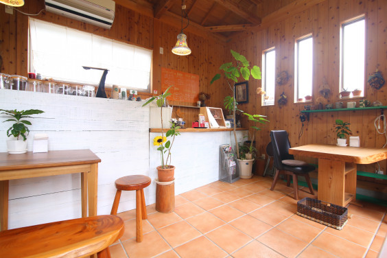 本とグリーンとコーヒー アントヤマサンズカフェ Kagoshima Cafe Guide 本とグリーンとコーヒー アントヤマサンズカフェ Kagoshima Cafe Guide