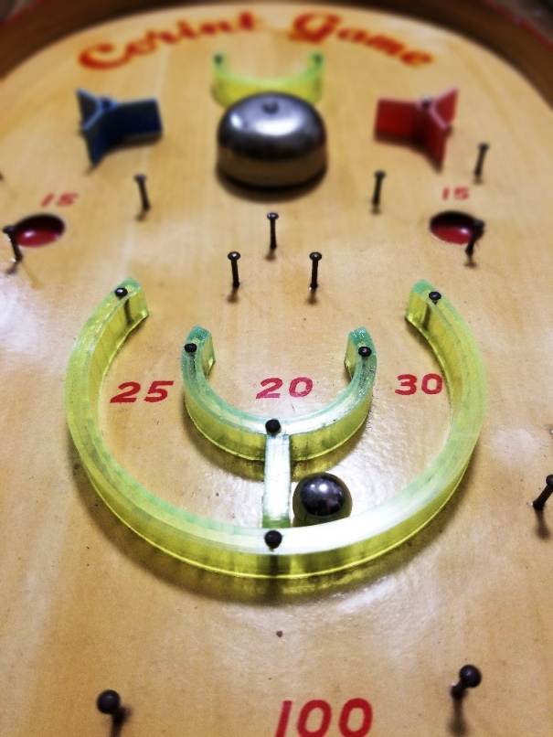 盤面に玉を打ち出し穴に入れ得点を競うゲームの名は コリントゲーム系 昭和キッドの記憶のカケラ