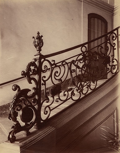 20世紀前後のパリの建築物、室内家具など失われる古きパリのイメージを 