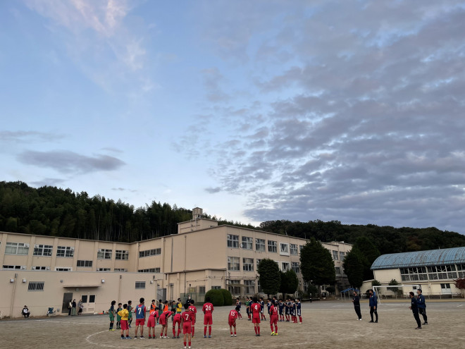 34期 6年生 Fc Colors交流試合 加住小 八王子七小サッカークラブ 八王子七小sc 東京都八王子市の少年サッカークラブ