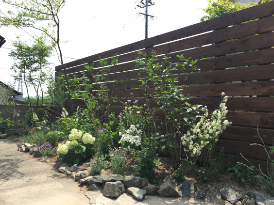 お花を楽しむ庭 やまと庭園