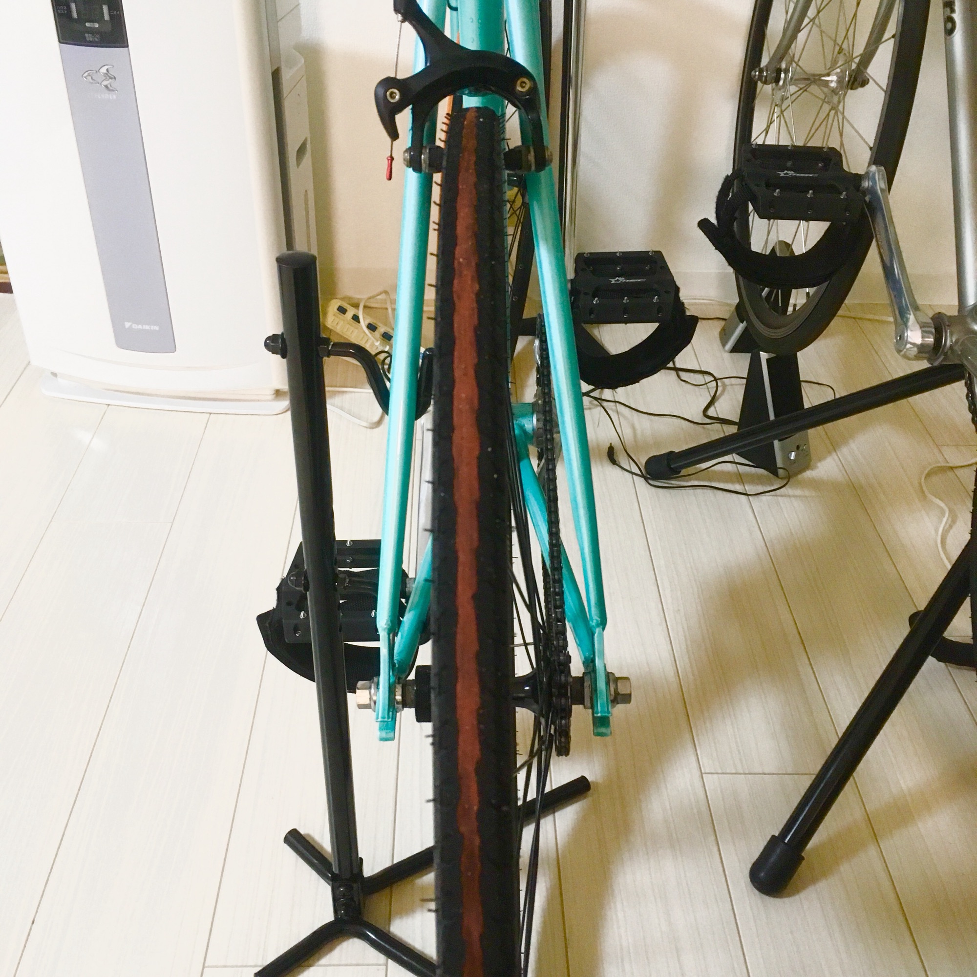 ピストバイクフレーム水曜日までならタイヤつけます パシュートと言えばこのフレームでしょ。 | ブローチャーズ