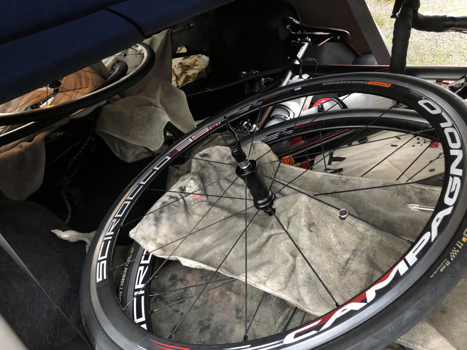 セダンで2台のロードバイクを輪行する じてんしゃにっき セダンで2台のロードバイクを輪行する じてんしゃにっき