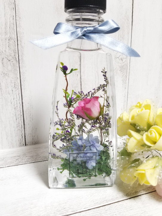 生花から作るハーバリウム Fleur De Lis 生花から作るハーバリウム Fleur De Lis