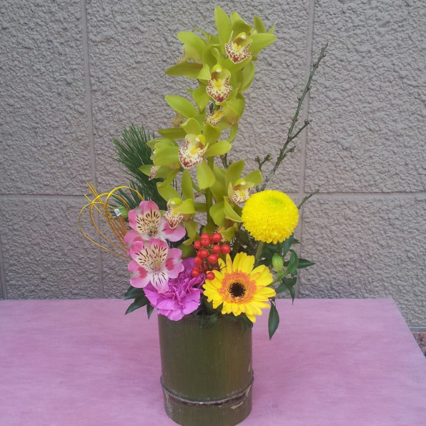 竹の器の正月アレンジメントです フローリストはなこ 大阪市旭区の花屋 花束 アレンジ ギフトブーケのことなら 竹の器の正月アレンジメントです フローリストはなこ 大阪市旭区の花屋 花束 アレンジ ギフトブーケのことなら