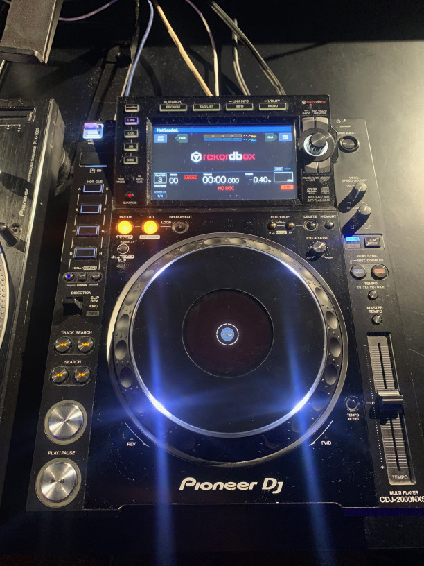 Utage Dj School 機材紹介 実際のクラブでレッスンが受けれるutage Dj School