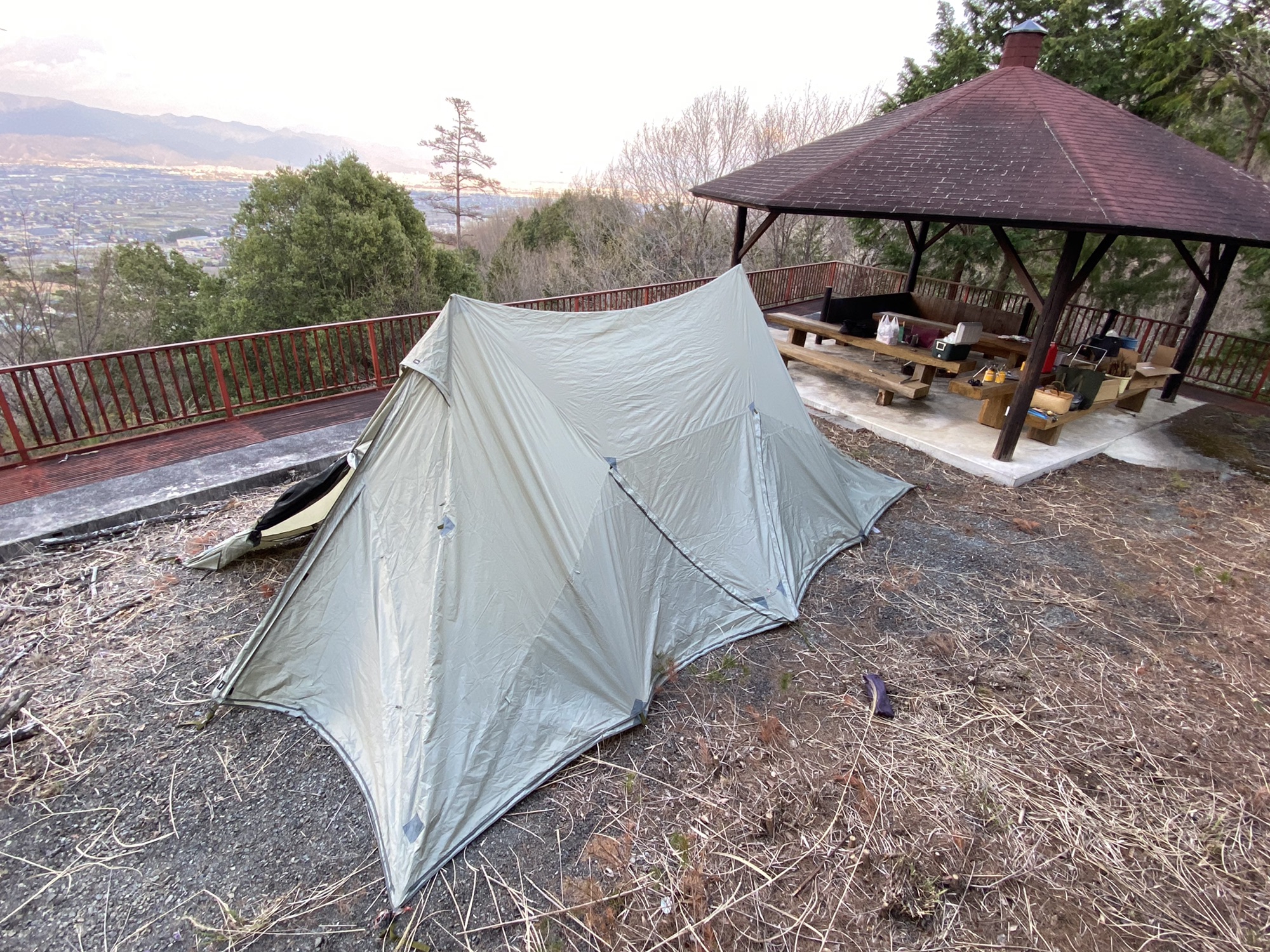 NATIONAL GEOGRAPHIC】注目のテント「HIDEOUT」を実際に張ってみた | OUTING PRODUCTS ELK