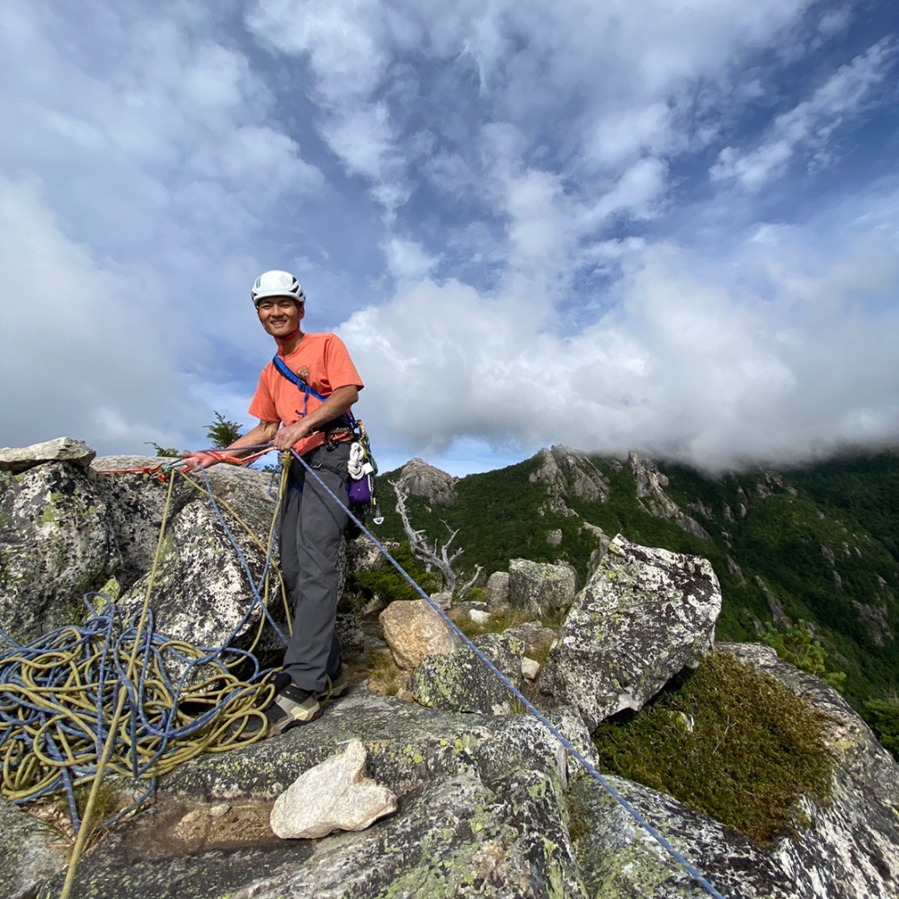 金峰山鷹見岩南山稜5.10c】花崗岩の魅力てんこ盛り！ | OUTING PRODUCTS ELK