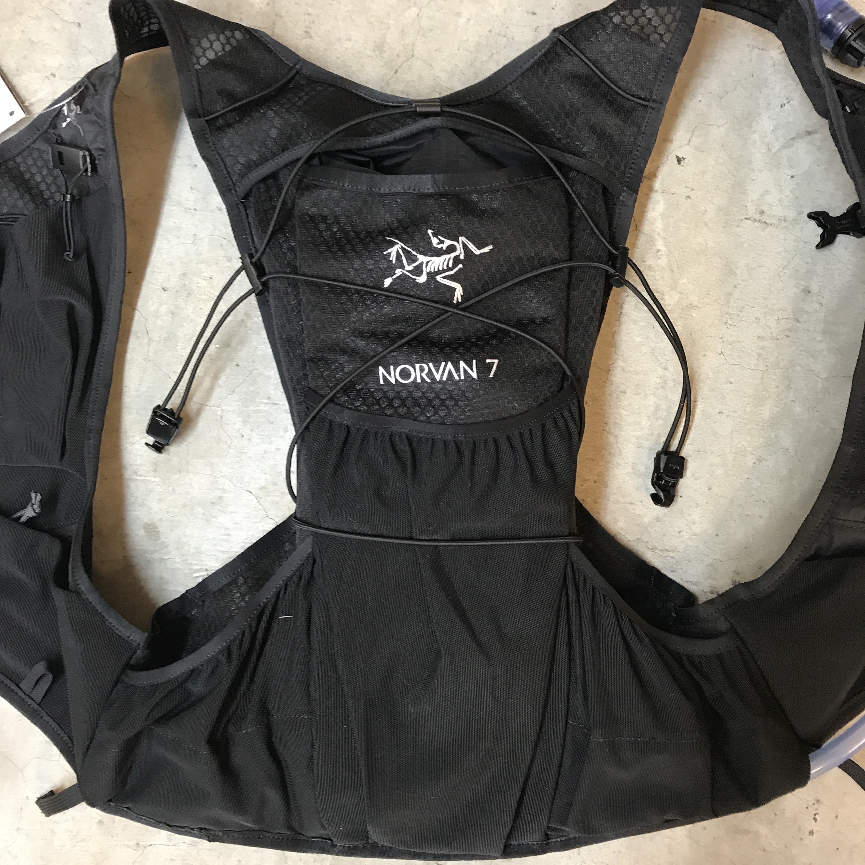 arc’teryx norvan 7 ハイドレーション ベスト Sサイズベスト/ジレ