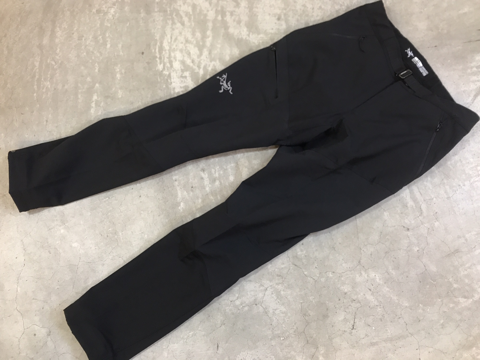 カナダ製 ARC'TERYX ソフトシェル トレッキングパンツ ブラック M - パンツ