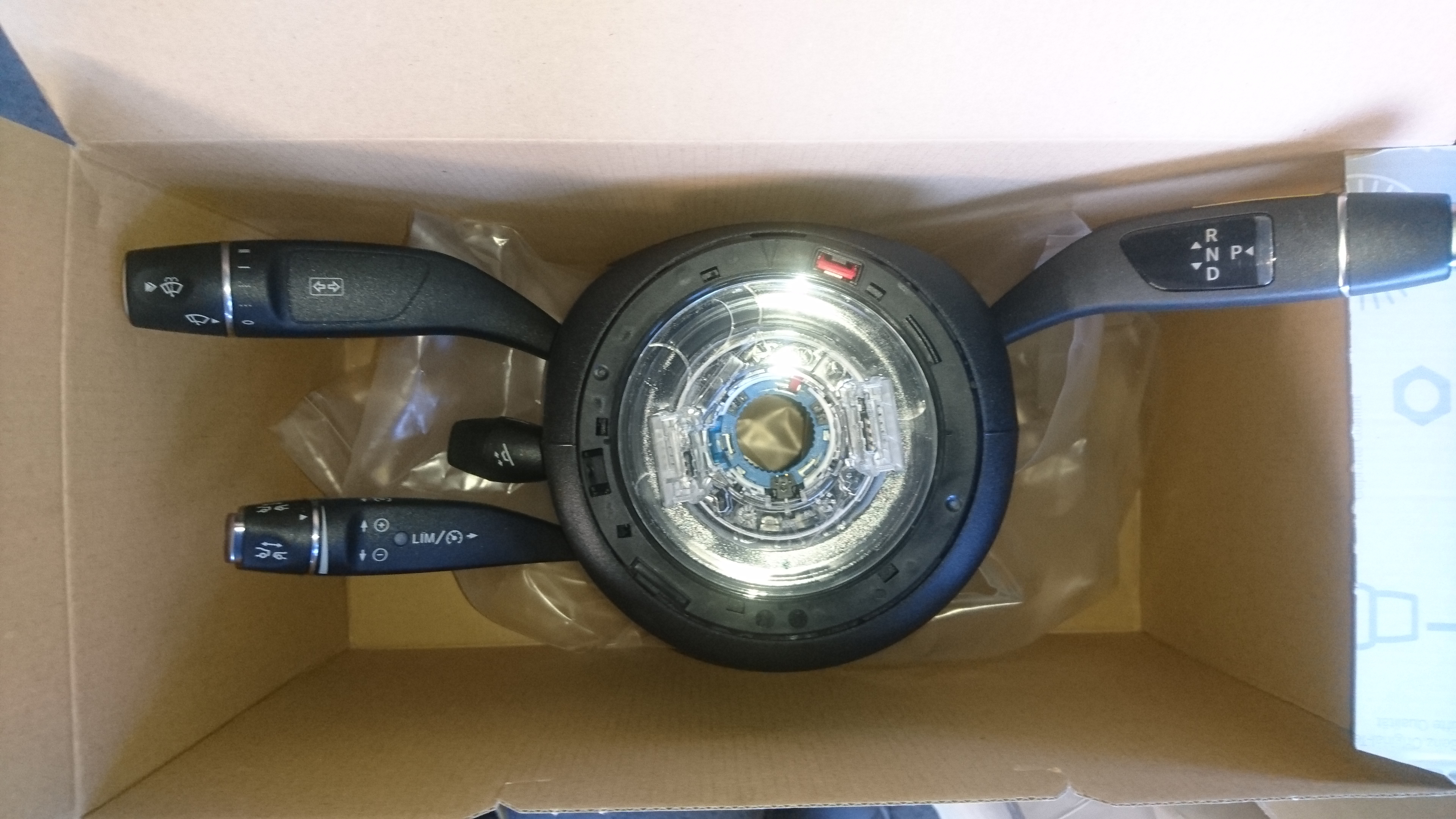ベンツCLS220d（W218）ステアリングコラムモジュール