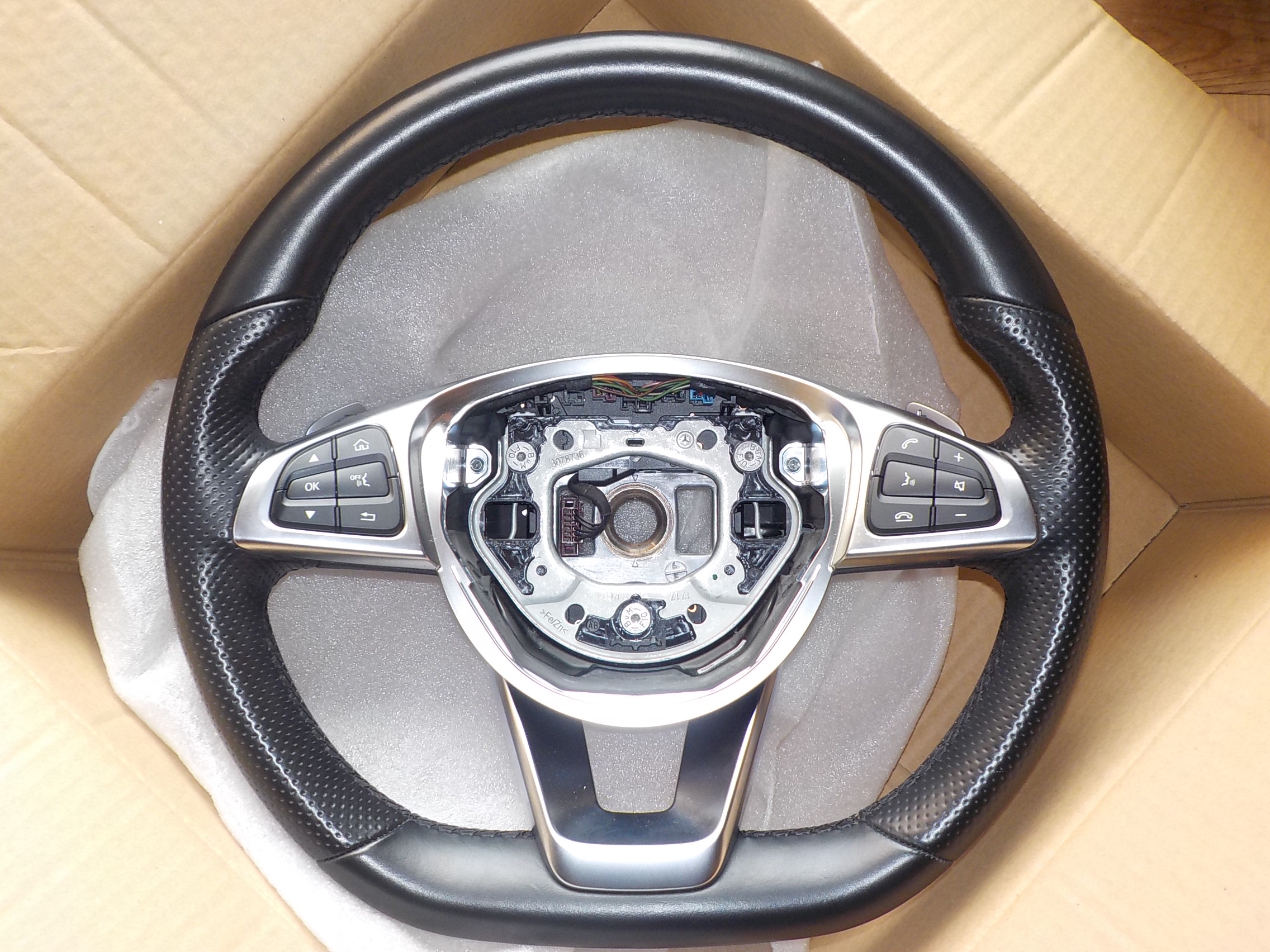 メルセデスベンツGLC200 ステアリング交換。 | 有限会社 皆川